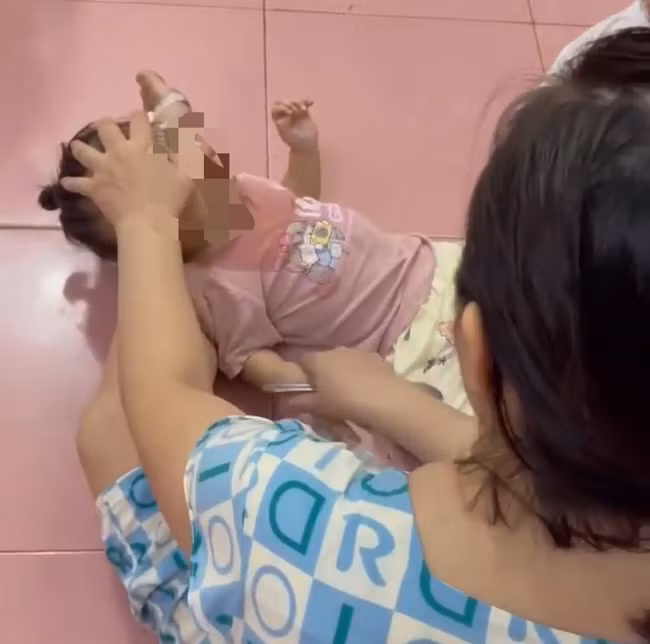 Những đoạn clip được chia sẻ trên mạng xã hội, ghi lại cảnh bà B. bạo hành các cháu