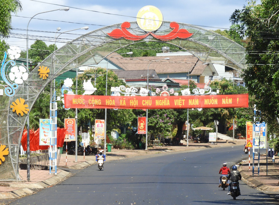 Quang cảnh một góc khu vực trung tâm huyện Đức Cơ. Ảnh: T.N quang-canh-mot-goc-khu-vuc-trung-tam-huyen-duc-co-anh-thanh-nhat-dscn8973.jpg