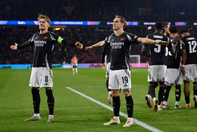 Martin Odegaard và Leandro Trossard nhấn chìm PSV