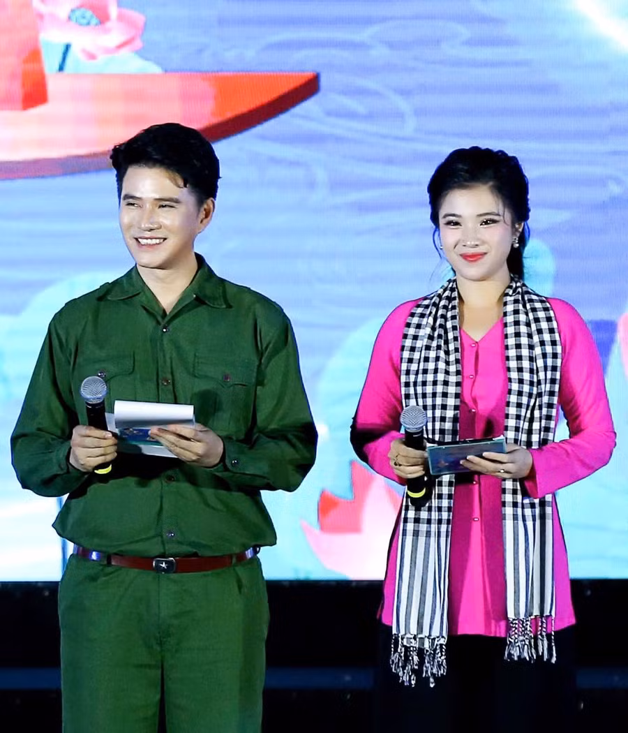 Từng chia sẻ về quan niệm nghề nghiệp, Vũ Mạnh Cường cho rằng MC là "người nghệ sĩ công chức", được thăng hoa trong nghệ thuật nhưng vẫn giữ sự chỉn chu, kỷ luật. Với anh, mỗi lần đứng trên sân khấu không chỉ đơn thuần là biểu diễn, mà còn là cách để mang đến giá trị tích cực cho công chúng.