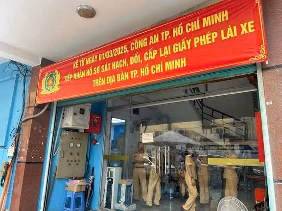 Công an TP.HCM tiếp nhận hồ sơ sát hạch, cấp đổi giấy phép lái xe