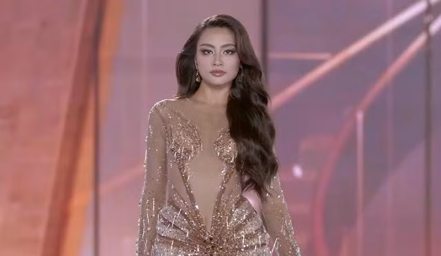 Xuân Hạnh trình diễn trang phục dạ hội của nhà thiết kế Đỗ Long