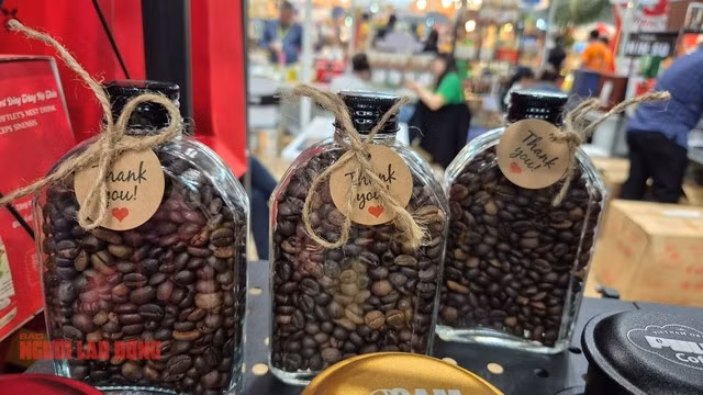 Giá cà phê nguyên liệu tăng khiến các nhà rang xay gặp khó