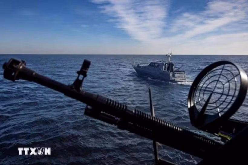 Tàu tuần tra của lực lượng phòng vệ bờ biển Ukraine gác trên Biển Đen, ngày 7/2/2024. (Ảnh: Reuters/TTXVN)