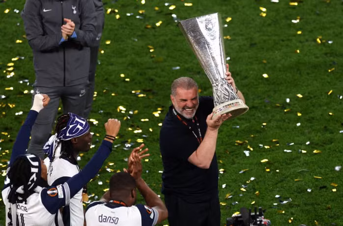 Danh hiệu Europa League không cứu nổi mùa giải Ngoại hạng nhạt nhòa của Tottehnham