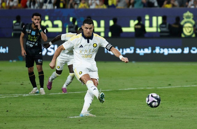 Ronaldo trở lại ghi bàn cho Al Nassr, để nâng số bàn thắng trong sự nghiệp lên con số 935 bàn Ronaldo trở lại ghi bàn cho Al Nassr, để nâng số bàn thắng trong sự nghiệp lên con số 935 bàn