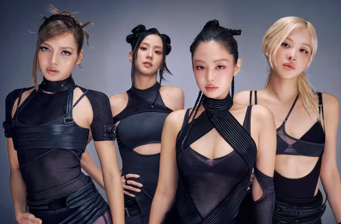 Những mẫu thiết kế của thương hiệu thời trang Việt FENG được nhóm BLACKPINK lựa chọn