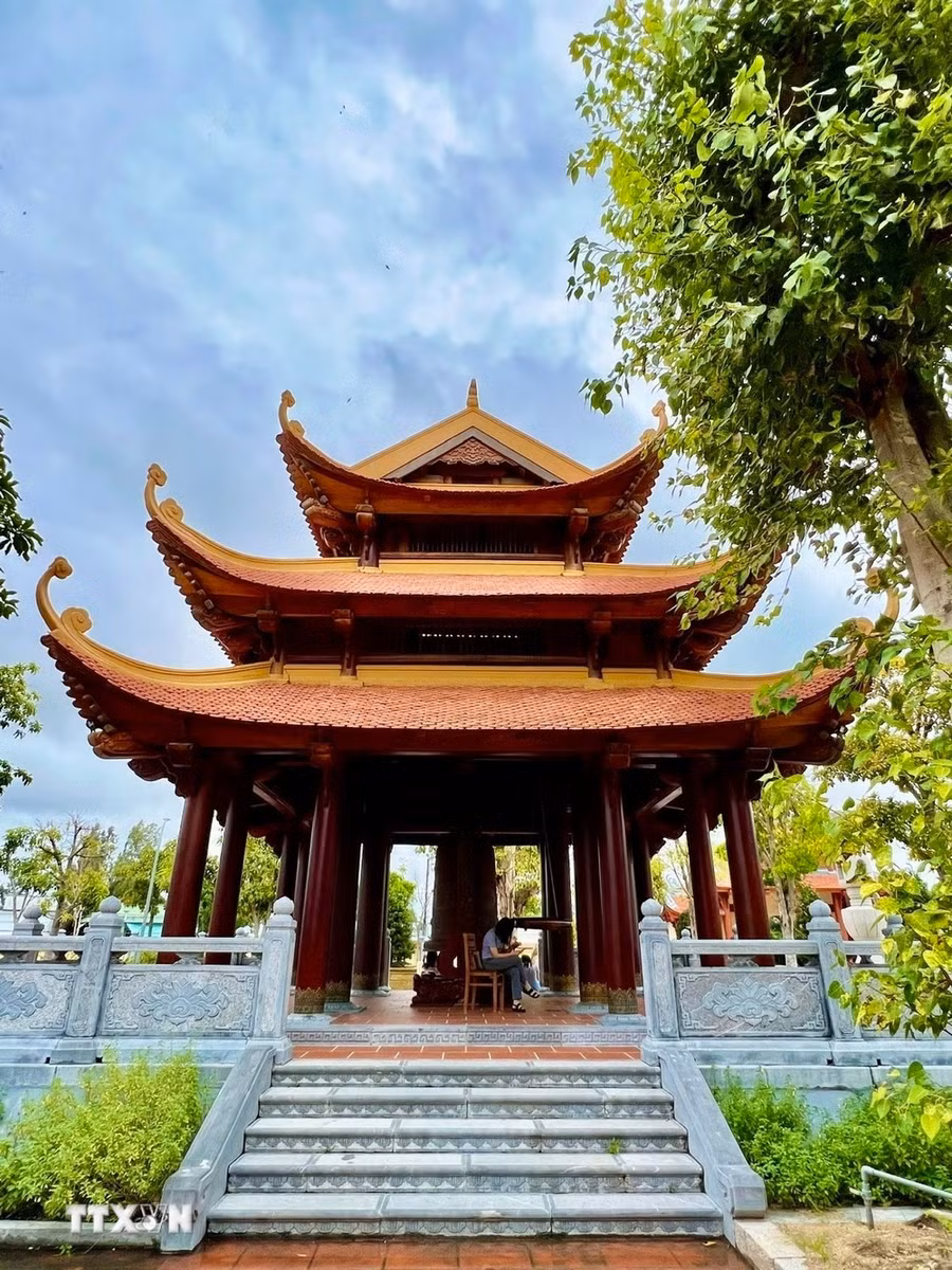 Lầu chuông trong khuôn viên thiền viện Trúc Lâm An Giang. (Ảnh: Thanh Sang/TTXVN)