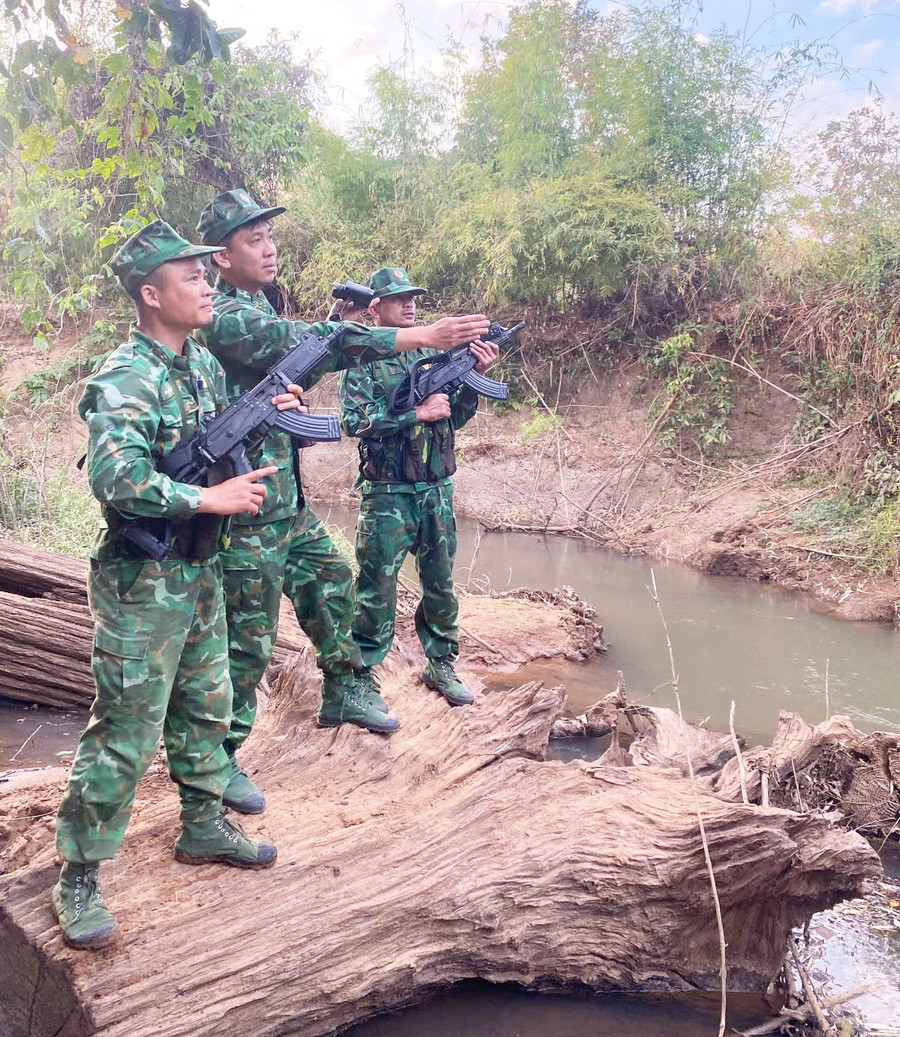 នាយទាហាន និងពលទាហានរបស់ប៉ុស្តិ៍ព្រំដែន Ia Pnôn 100% តែងតែរក្សាបាននូវគុណសម្បត្ដិរបស់ទាហាន ពូ ហូ។ រូបថត៖ P.D 100-can-bo-chien-si-don-bien-phong-ia-pnon-luon-giu-vung-pham-chat-bo-doi-cu-ho.jpg