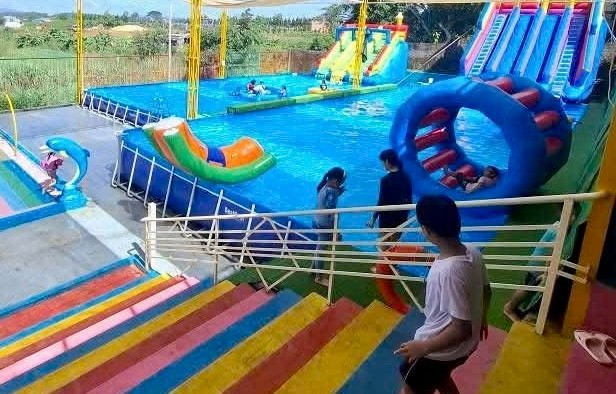 Khu vui chơi nước LalaPool trên địa bàn TP Bảo Lộc. Khu vui chơi nước LalaPool trên địa bàn TP Bảo Lộc.