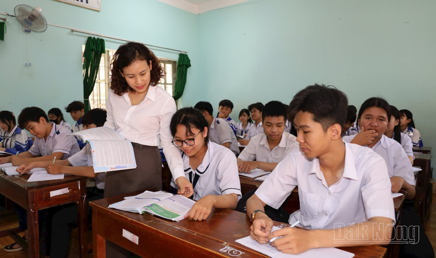 Trường THCS Nguyễn Bỉnh Khiêm (TP. Gia Nghĩa) chú trọng lồng ghép ôn tập cho học sinh lớp 9 Trường THCS Nguyễn Bỉnh Khiêm (TP. Gia Nghĩa) chú trọng lồng ghép ôn tập cho học sinh lớp 9