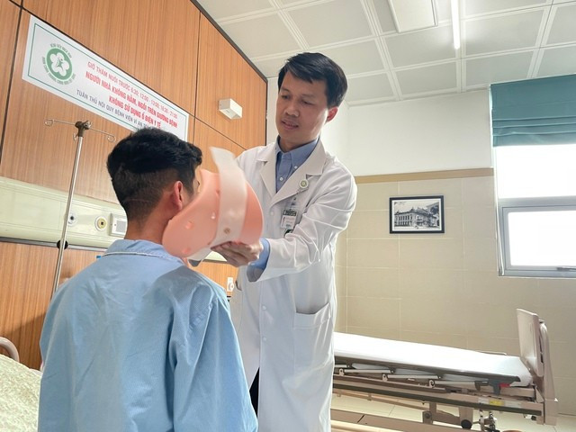 Phẫu thuật nội soi thành công đối với ca bệnh gãy cột sống cổ phức tạp Phẫu thuật nội soi thành công đối với ca bệnh gãy cột sống cổ phức tạp