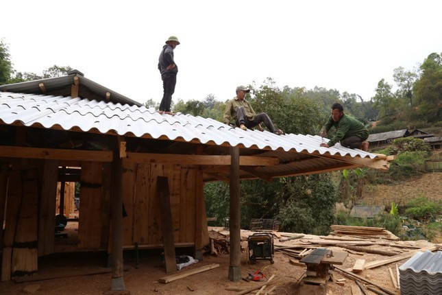 Căn nhà đang được xây của ông Thào A Chư Căn nhà đang được xây của ông Thào A Chư