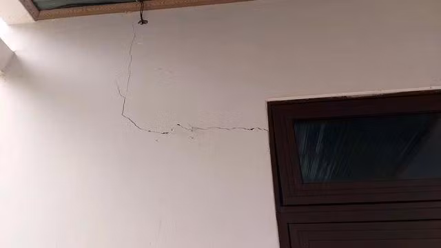 Động đất gây nứt nhà tại H.Kon Plông