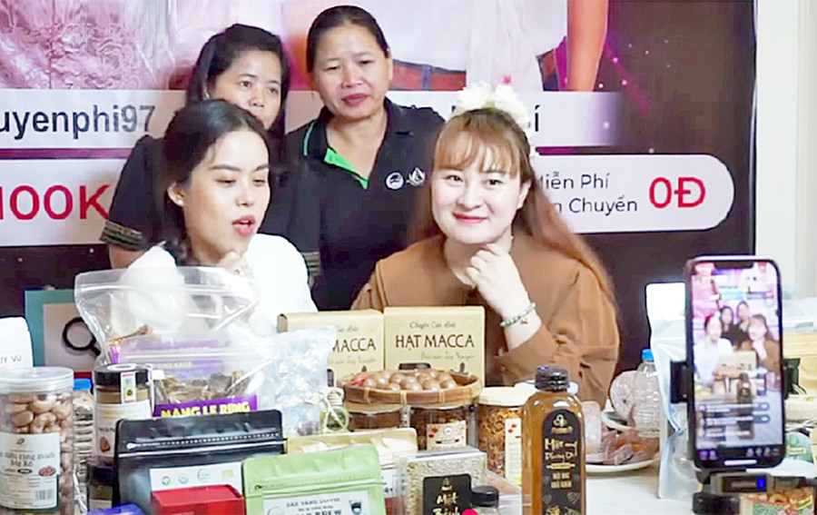 Chuyển đổi số giúp nhiều khách hàng thay đổi góc nhìn với nông sản Gia Lai . Ảnh: T.N chuyen-doi-so-giup-nhieu-khach-hang-thay-doi-goc-nhin-voi-nong-san-gia-lai-anh-tn.jpg