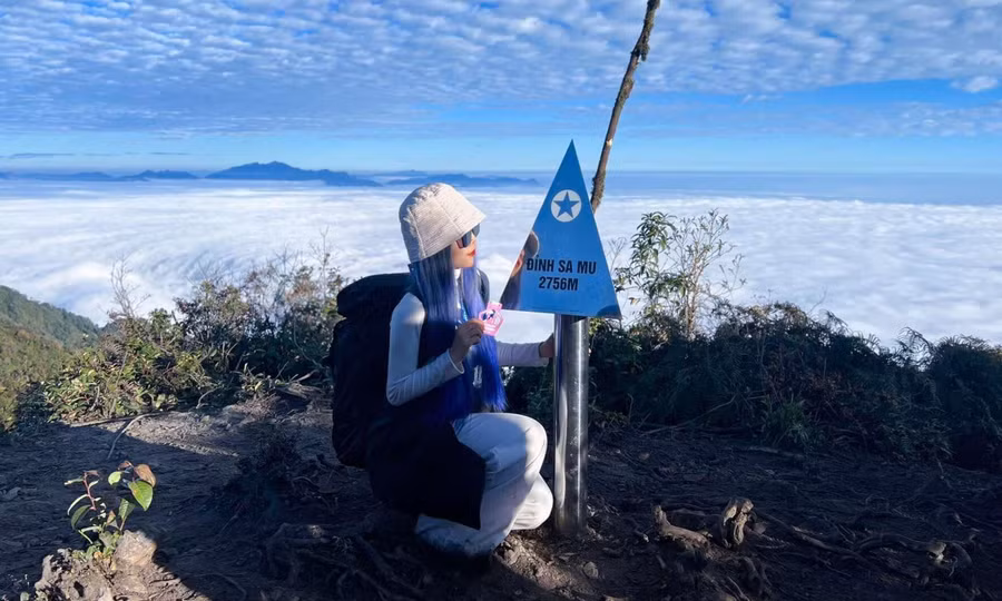 Thu Lan trong một lần trekking chinh phục đỉnh Sa Mu (Sơn La).