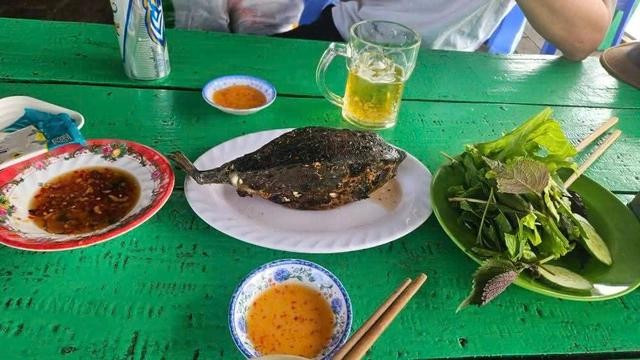 Cá bò hòm tính cho du khách 3,5 triệu đồng/kg. Nhiều người cho rằng mức giá này quá cao, có dấu hiệu "chặt chém" Cá bò hòm tính cho du khách 3,5 triệu đồng/kg. Nhiều người cho rằng mức giá này quá cao, có dấu hiệu "chặt chém"