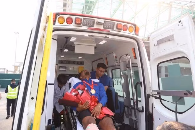 Tiền đạo đội tuyển Việt Nam vẫn tỏ ra rất đau đớn