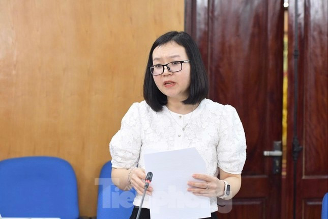 Các thành viên hội đồng thảo luận, cho ý kiến về việc xét chọn các gương xét tặng giải thưởng Cánh én hồng năm 2025. Các thành viên hội đồng thảo luận, cho ý kiến về việc xét chọn các gương xét tặng giải thưởng Cánh én hồng năm 2025.