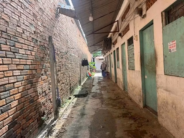 Một khu trọ xuống cấp ở TP.Thủ Đức, cho thuê với mức giá 1,5 triệu đồng/phòng/tháng