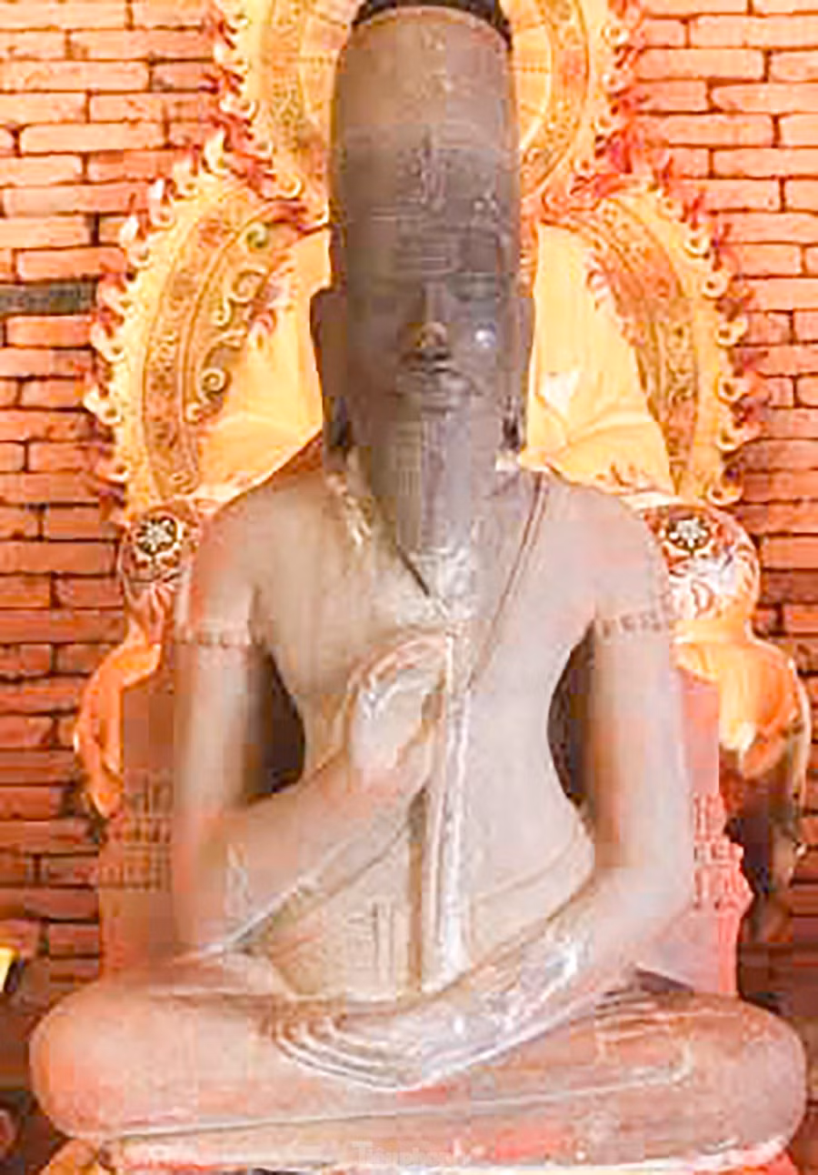 Tượng Phật Lồi hiện thờ tự tại chùa Linh Sơn, ở thôn Hội Thành, xã Nhơn Hội (TP. Quy Nhơn) là tượng thần Shiva - một tác phẩm điêu khắc nghệ thuật Chămpa, có niên đại thế kỷ XV. Tượng được công nhận bảo vật quốc gia vào năm 2018. Ảnh: Bảo tàng Bình Định.