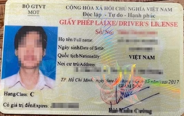 Ngoài giấy phép lái xe, người tham gia giao thông còn phải mang theo nhiều loại giấy tờ