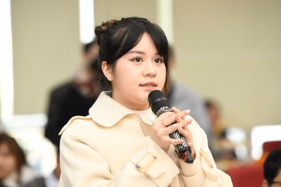 Thiên Ngân chia sẻ tại chương trình Họp báo công bố Giải thưởng Bền Đam Mê. Ảnh: Trọng Tài