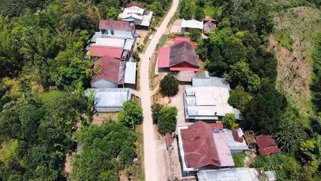 Làng Tơ Pơơ nhìn từ trên cao