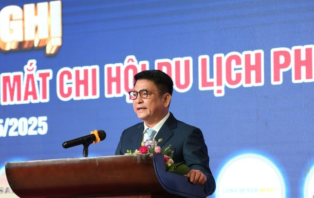 លោក Bui Quoc Thai - ប្រធានមន្ទីរទេសចរណ៍ខេត្ត Kien Giang ។ Ông Bùi Quốc Thái - Giám đốc Sở Du lịch tỉnh Kiên Giang.