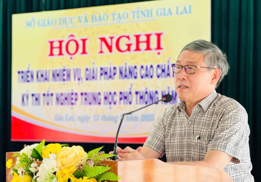 Ông Lê Duy Định-Giám đốc Sở GD-ĐT phát biểu tại hội nghị triển khai nhiệm vụ, giải pháp nâng cao chất lượng kỳ thi tốt nghiệp THPT năm 2025. Ảnh: T.D ong-le-duy-dinh-giam-doc-so-gd-dt-phat-bieu-tai-hoi-nghi-rien-khai-nhiem-vu-giai-phap-nang-cao-chat-luong-ky-thi-tot-nghiep-thpt-nam-2025a-td.jpg