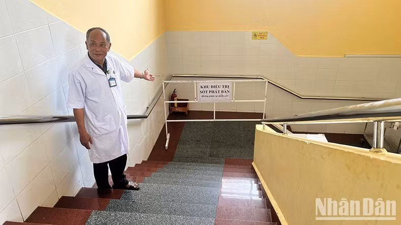 Khu vực điều trị sốt phát ban tại Bệnh viện Nhi Lâm Đồng.