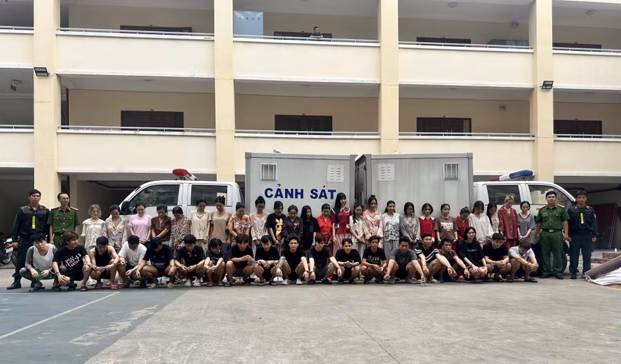 Công an TP Hồ Chí Minh đang giữ người trong trường hợp khẩn cấp đối với 49 đối tượng, trong đó có 4 người nước ngoài.