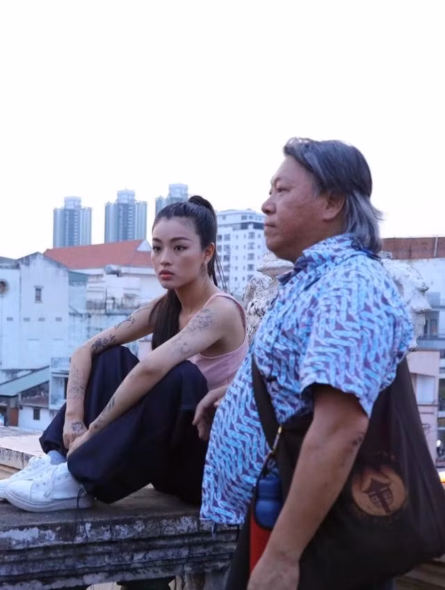 Lan Thy nói cô được đạo diễn Hàm Trần hỗ trợ, tạo điều kiện để hoàn thành các cảnh quay trong phim