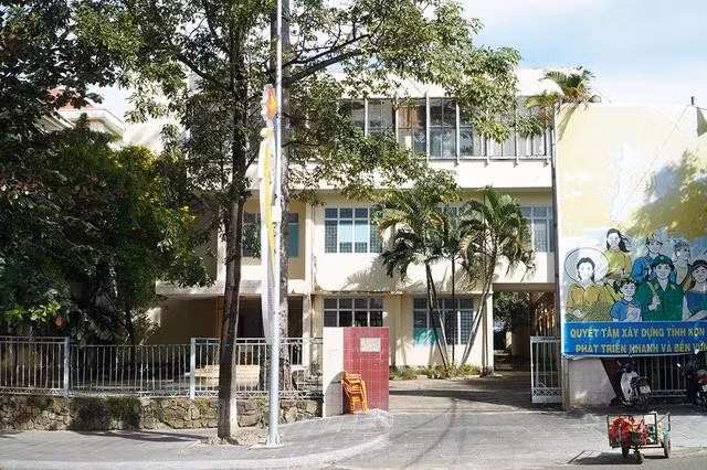 Trụ sở cũ của Sở VH-TT-DL tỉnh Kon Tum nằm ở mặt tiền đường Bà Triệu