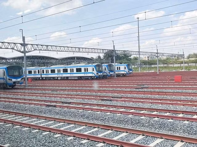 Các đoàn tàu metro tại depot Long Bình