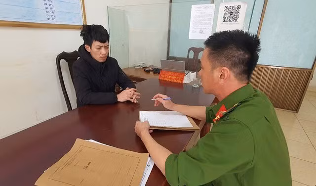 Đối tượng Phạm Quang Tuân tại cơ quan công an