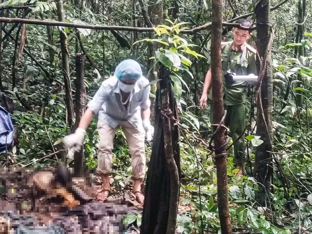 Lực lượng chức năng khám nghiệm hiện trường