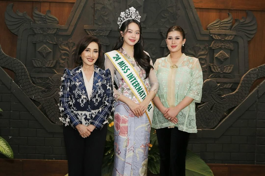 Thanh Thủy dự kiến tới Indonesia sớm hơn để dự các hoạt động bên lề cùng ban tổ chức. Tuy nhiên cô đã hoãn lịch để cùng nhiều nghệ sĩ tham dự diễu binh, diễu hành cấp Nhà nước, nhân dịp lễ kỷ niệm 50 năm ngày giải phóng miền Nam, thống nhất đất nước. Thanh Thủy dự kiến tới Indonesia sớm hơn để dự các hoạt động bên lề cùng ban tổ chức. Tuy nhiên cô đã hoãn lịch để cùng nhiều nghệ sĩ tham dự diễu binh, diễu hành cấp Nhà nước, nhân dịp lễ kỷ niệm 50 năm ngày giải phóng miền Nam, thống nhất đất nước.