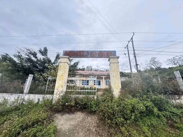 Sau một thời gian không sử dụng, các điểm trường đã xuống cấp, rơi vào quên lãng