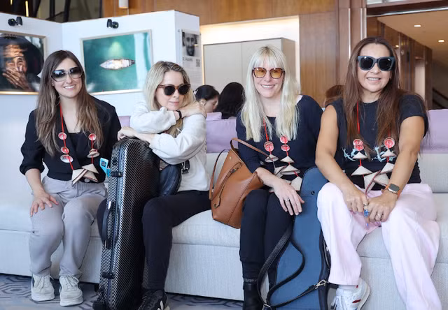 4 thành viên của nhóm Bond tại sân bay Nội Bài, Hà Nội