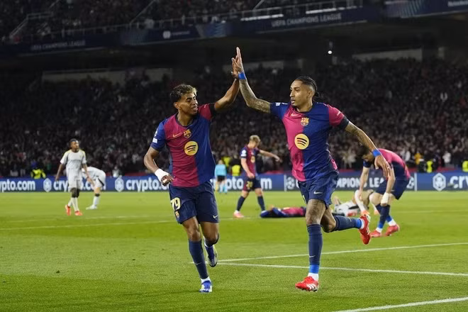 Raphinha và Lamine Yamal đưa Barcelona vào tứ kết. (Nguồn: Getty Images)
