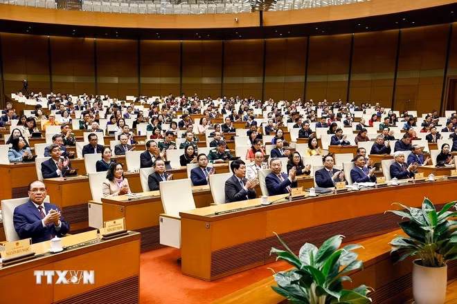 Tổng Bí thư Tô Lâm, Chủ tịch nước Lương Cường, Thủ tướng Phạm Minh Chính và các đồng chí lãnh đạo, nguyên lãnh đạo Đảng, Nhà nước, đại biểu dự Phiên bế mạc. (Ảnh: Doãn Tấn/TTXVN)