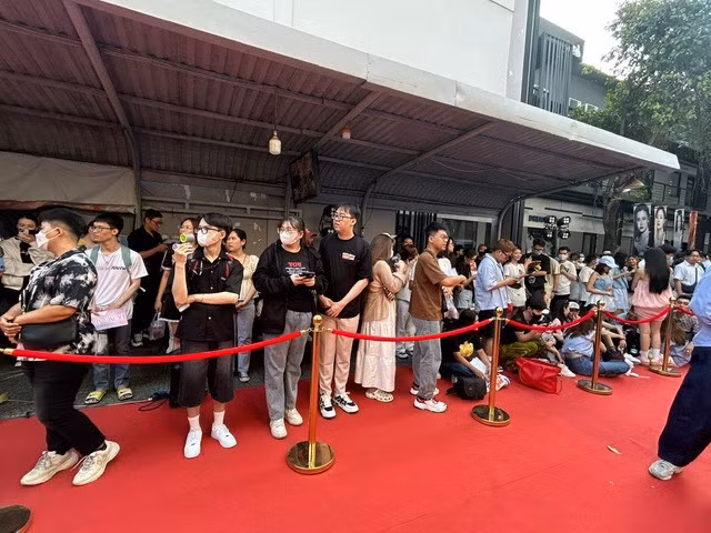 Khán giả của Đông Nhi chờ để được nghe album mới của cô