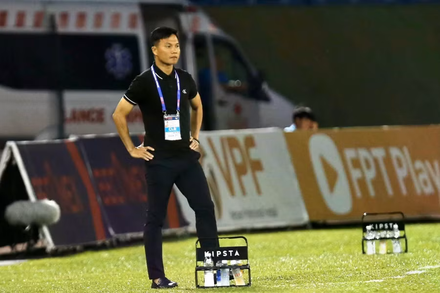 Cuộc chạm trán nảy lửa giữa 2 tướng trẻ Công Mạnh...