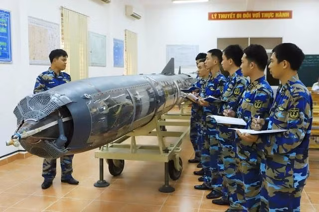 Nắm chắc tính năng tác dụng để làm chủ kỹ thuật đạn tên lửa