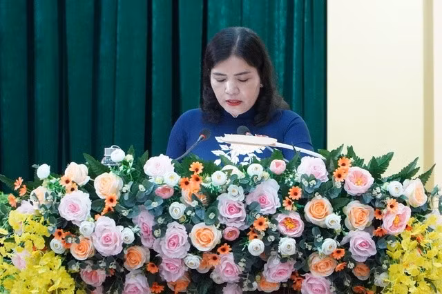 Bà Y Ngọc, Phó chủ tịch UBND tỉnh Kon Tum, báo cáo tình hình kinh tế - xã hội của tỉnh Kon Tum năm 2024