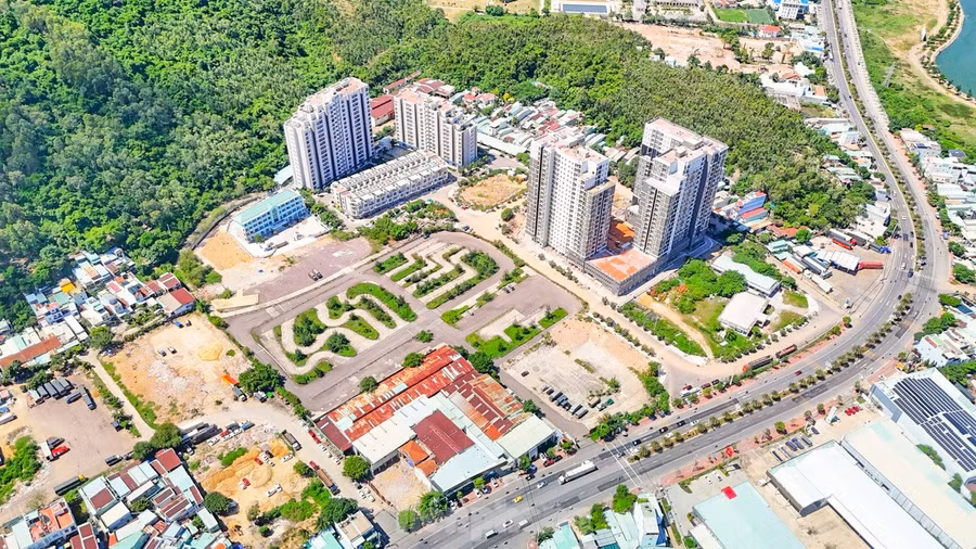 Dự án khu dân cư, dịch vụ và giáo dục phía Tây đường Tây Sơn phía Bắc giáp đường giao thông; phía Nam giáp khu dân cư hiện trạng và đường giao thông; phía Đông giáp đường song hành với đường Quốc lộ 1D; phía Tây giáp khu dân cư hiện trạng và núi Vũng Chua. Ảnh: Nguyễn Gia