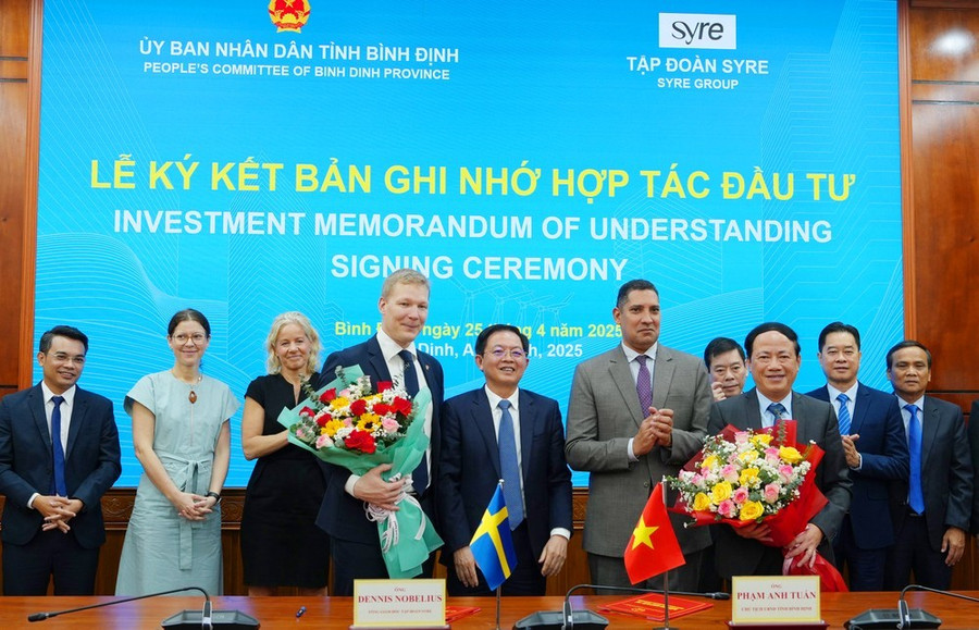 Tỉnh Gia Lai mới sẽ mở ra nhiều cơ hội hợp tác, thu hút đầu tư. Trong ảnh là Tập đoàn Syre ký bản ghi nhớ hợp tác đầu tư dự án tổ hợp sản xuất tái chế vải trị giá 1 tỉ USD vào tỉnh Bình Định. Tỉnh Gia Lai mới sẽ mở ra nhiều cơ hội hợp tác, thu hút đầu tư. Trong ảnh là Tập đoàn Syre ký bản ghi nhớ hợp tác đầu tư dự án tổ hợp sản xuất tái chế vải trị giá 1 tỉ USD vào tỉnh Bình Định.