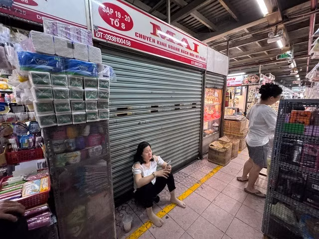 Mỹ phẩm tạm ngưng kinh doanh tại chợ Kim Biên, quận 5, TP HCM