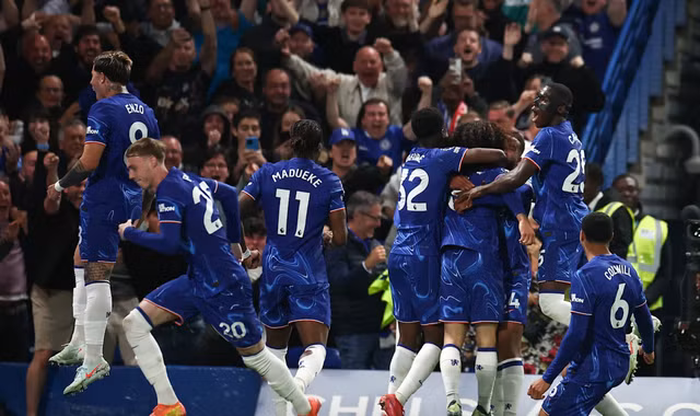 Chelsea duy trì hy vọng về đích trong Top 5 Ngoại hạng
